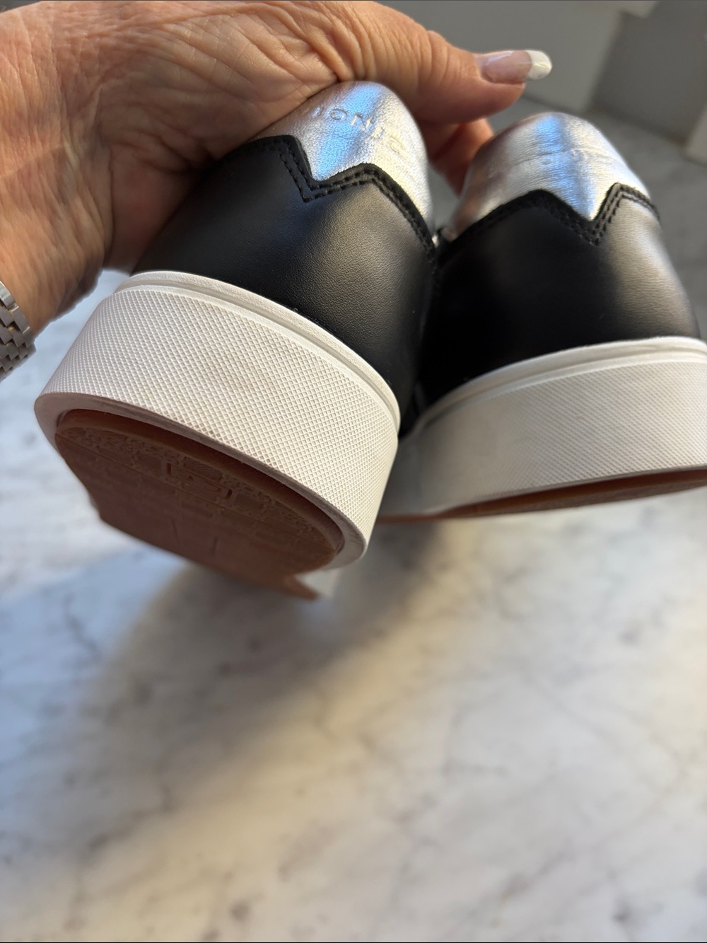 Vionic Kimmie Court Sneakerd in Black/Silver Leather size 8M - Picture 8 of 8